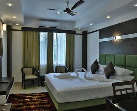 Continento The Classic Hotel Tirur Bagian luar foto