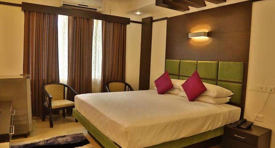 Continento The Classic Hotel Tirur Bagian luar foto