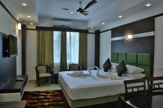 Continento The Classic Hotel Tirur Bagian luar foto